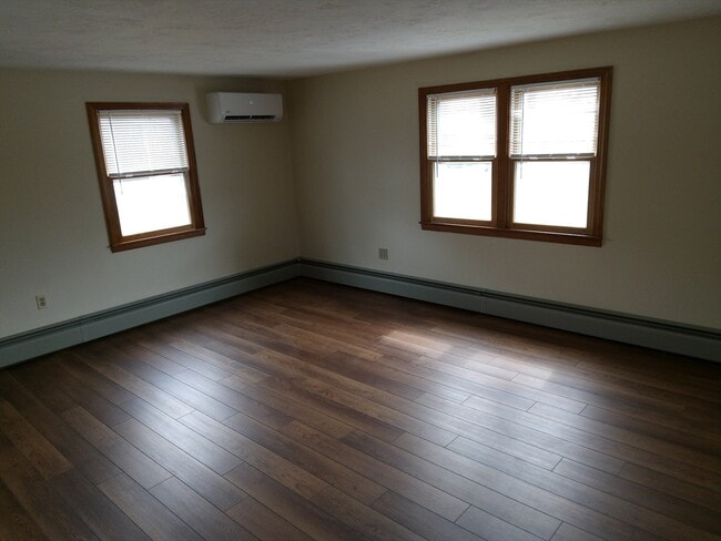 Building Photo - 121 King Philip Rd