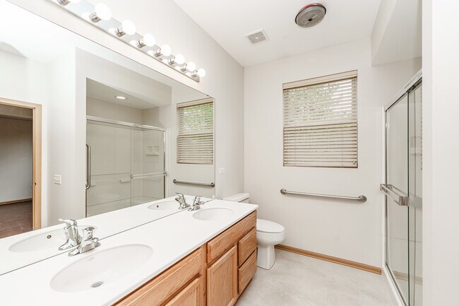 Building Photo - 14068 Palisades Ave
