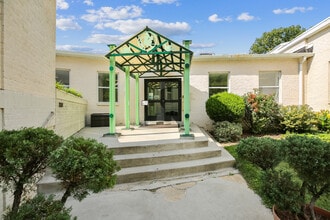 Building Photo - Montessori Living