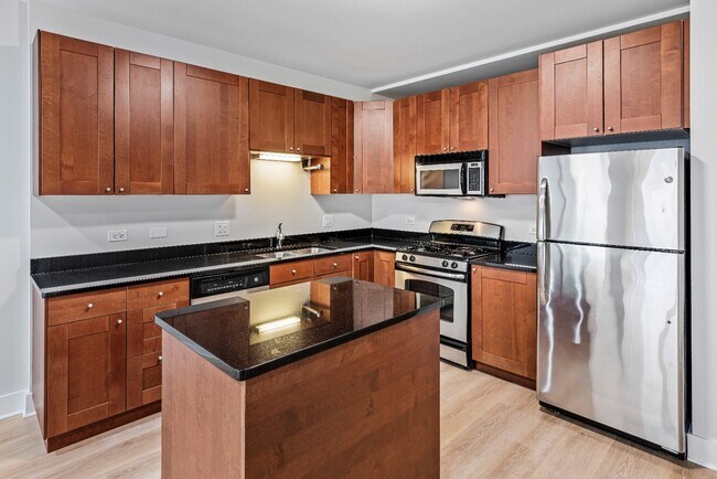 Building Photo - 1 Bedroom - Logan Square Available ASAP!