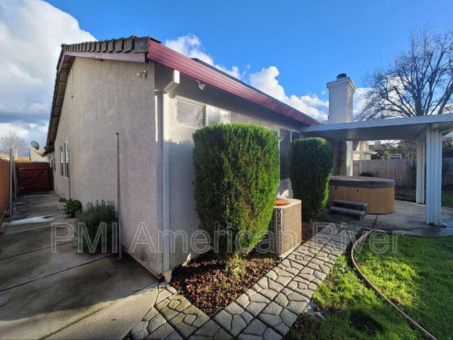 Building Photo - 8233 Windmill Oaks Pl