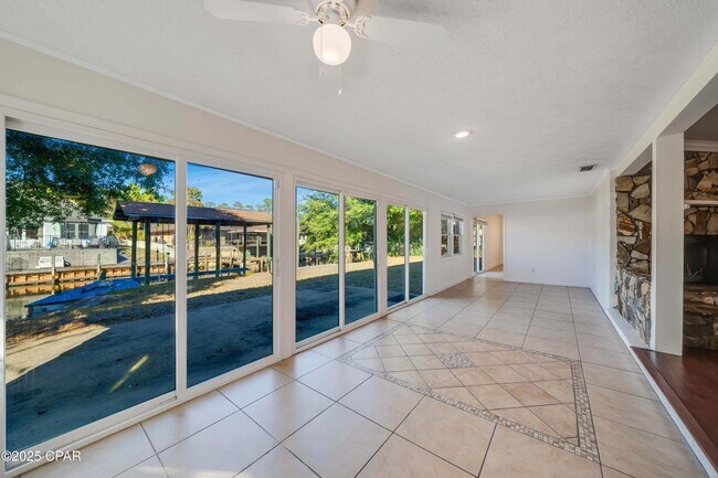 Building Photo - 205 Sunset Ln