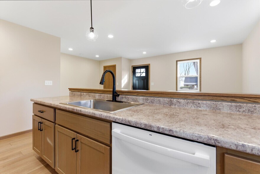 Building Photo - 313 E Martin St