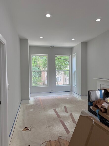 Building Photo - 1123 W Wolfram St