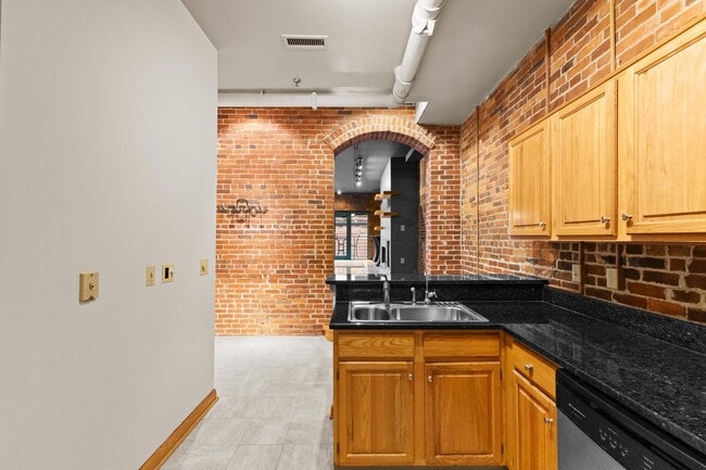 Building Photo - 55 W Livingston Ave