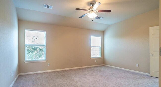 Building Photo - 2301 Giddens Dr