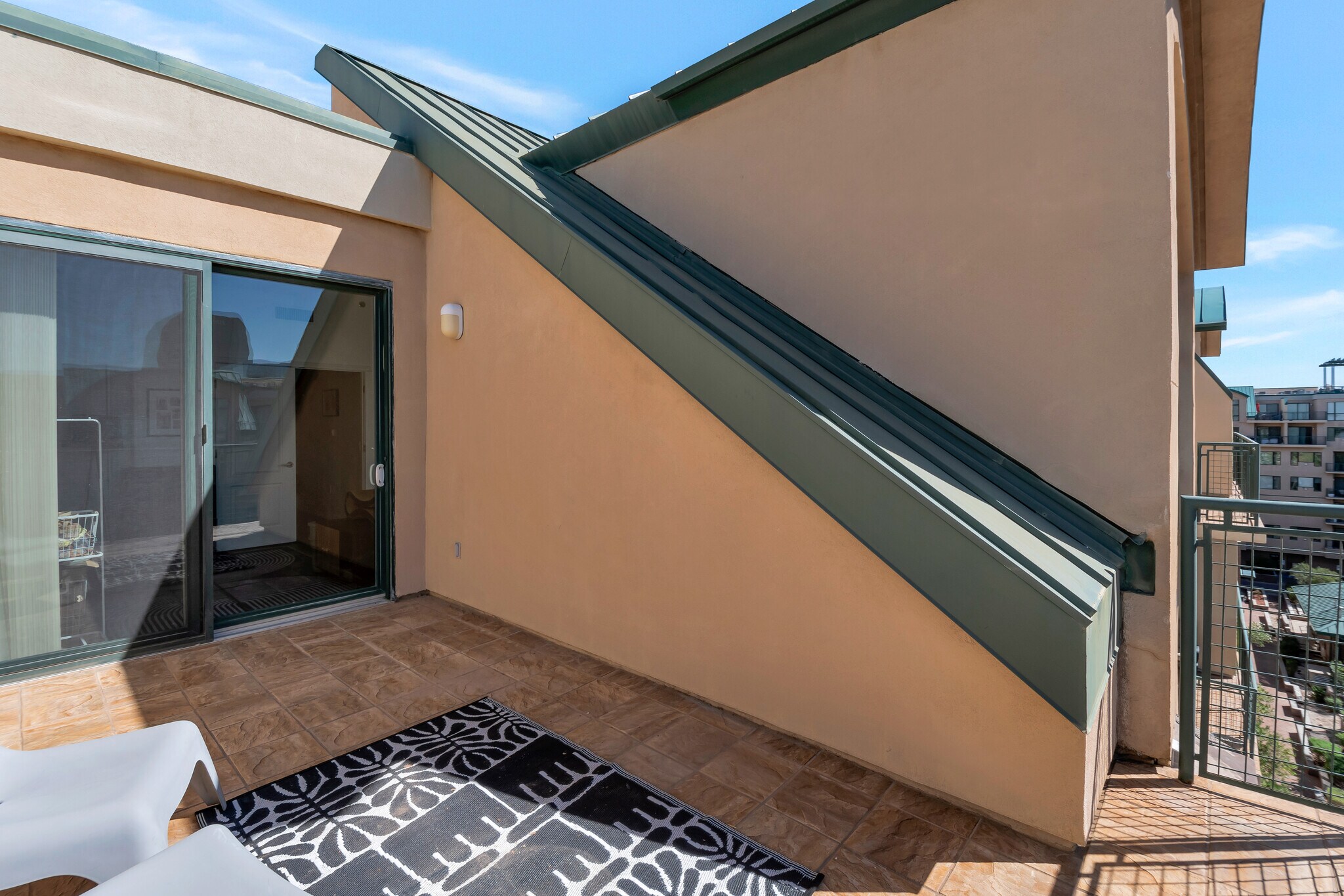 Building Photo - 17 W Vernon Ave