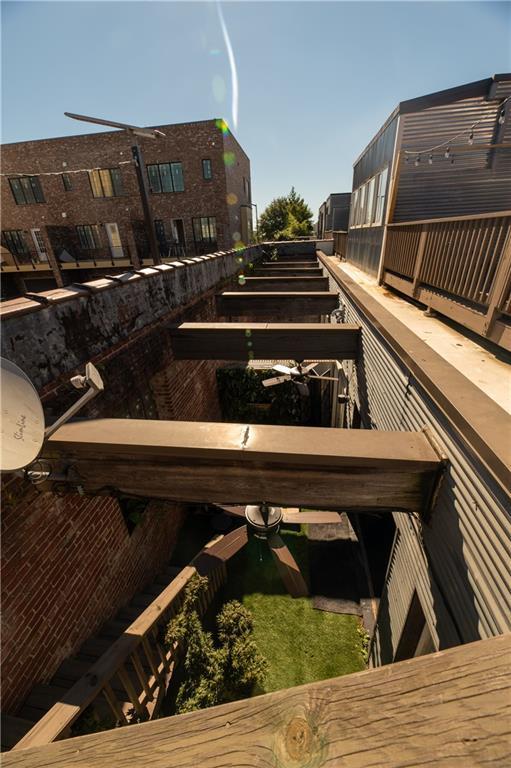 Building Photo - 320 Peters St SW