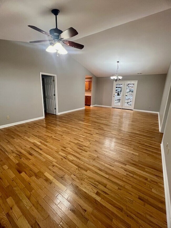 Building Photo - Swannanoa Rental! 6 or 12 month lease options!