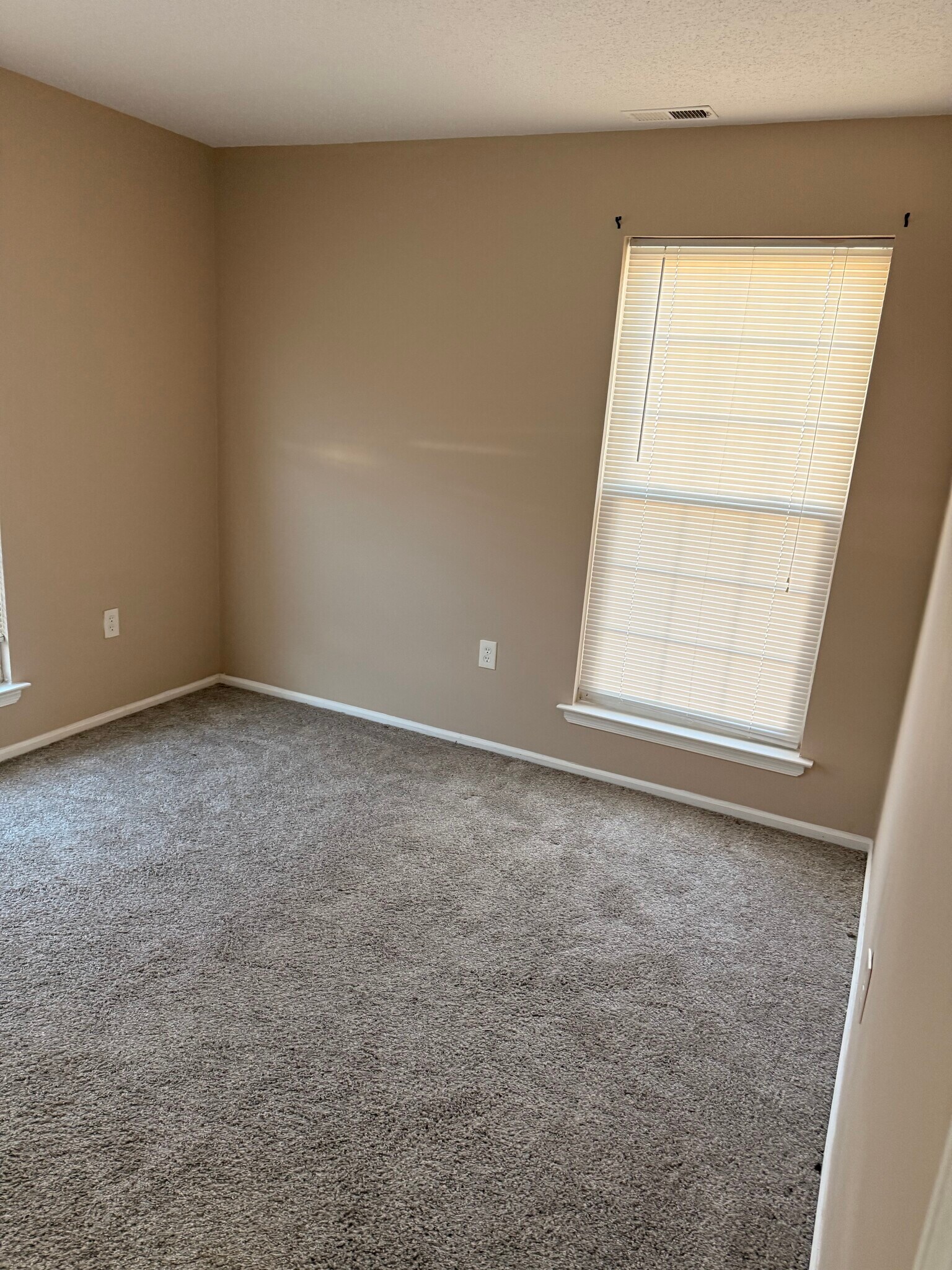 Building Photo - 31 Moore Ln