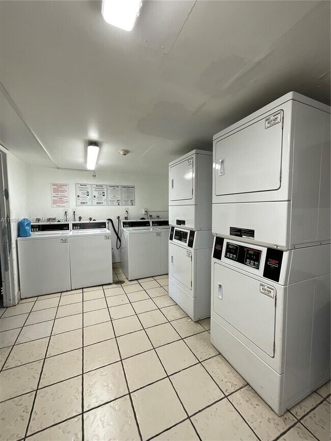 Building Photo - 820 NW 87th Ave