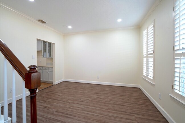 Building Photo - 15810 Hollow Rock Dr