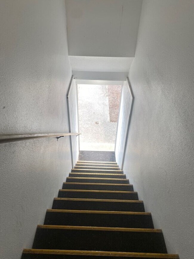 Building Photo - Recently Remodeled Two Bedroom Apartment With Canal Views and Private Balcony!