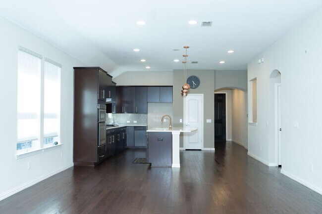 Building Photo - 2813 Barnsley Dr