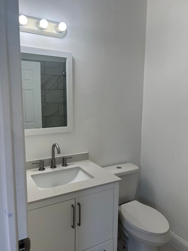 Building Photo - 1453 W Garfield Blvd