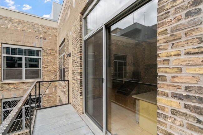 Building Photo - 521 S 7th St