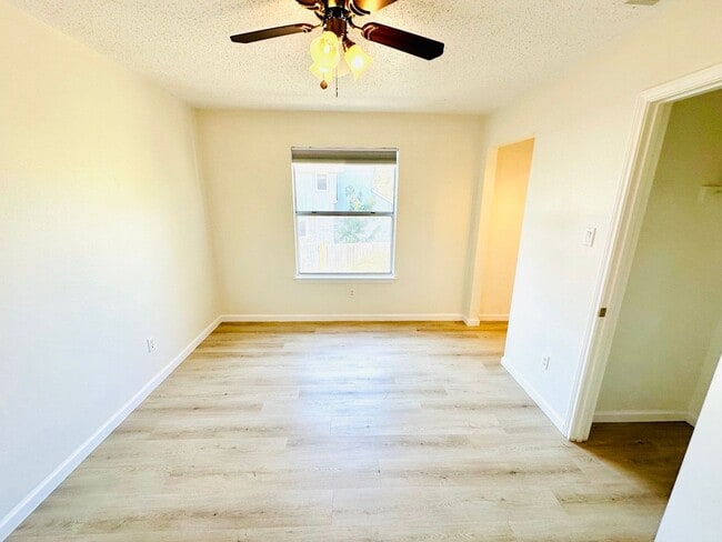 Building Photo - A Stunning 3-Bedroom 2.5-Bath 2 Storey Hom...