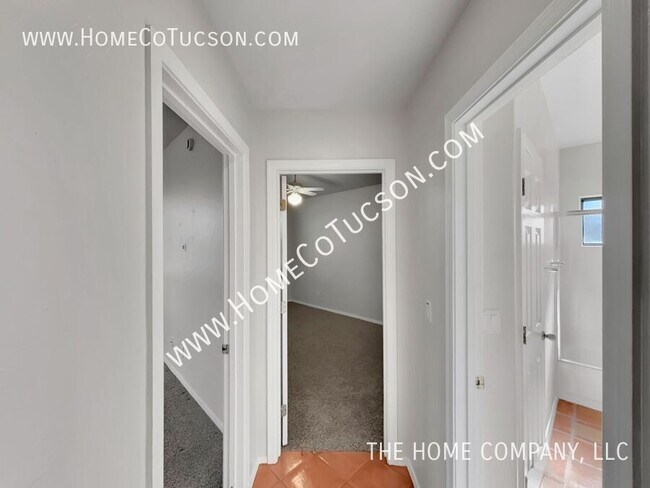 Building Photo - 6325 N Calle Del Halcon
