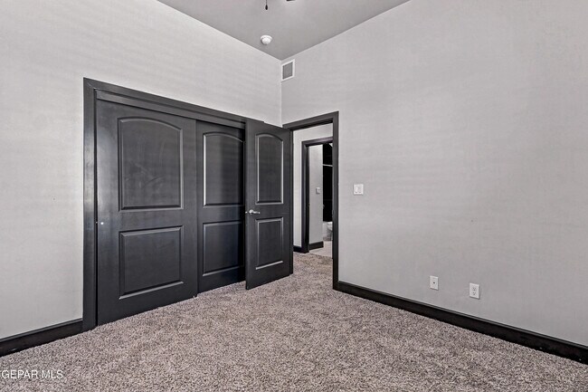 Building Photo - 12744 Midland Ct