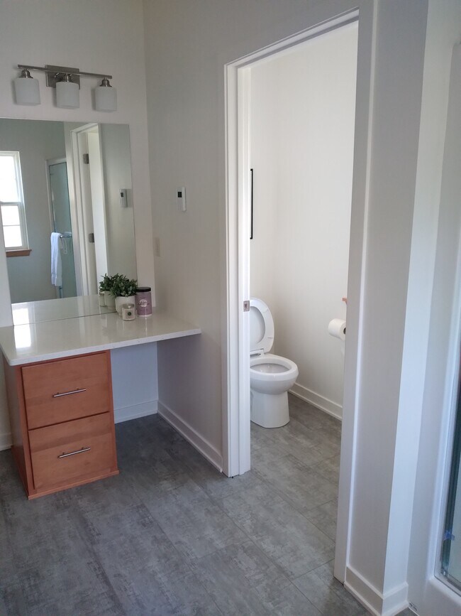 Building Photo - 2703 Pond Dr