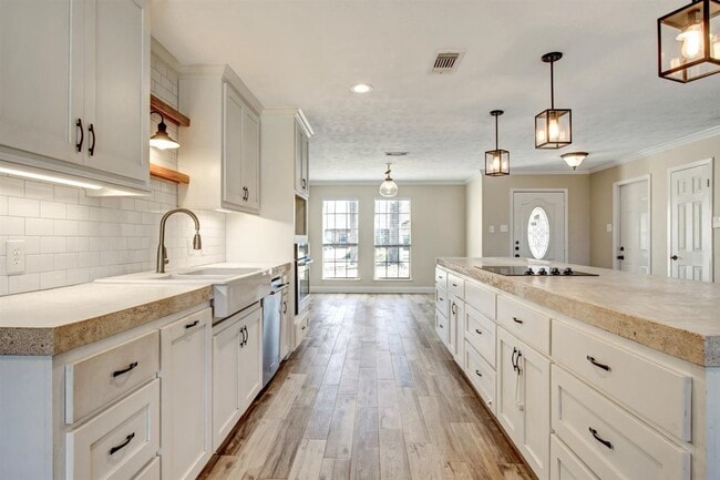Building Photo - 505 Foxmeadow Ln