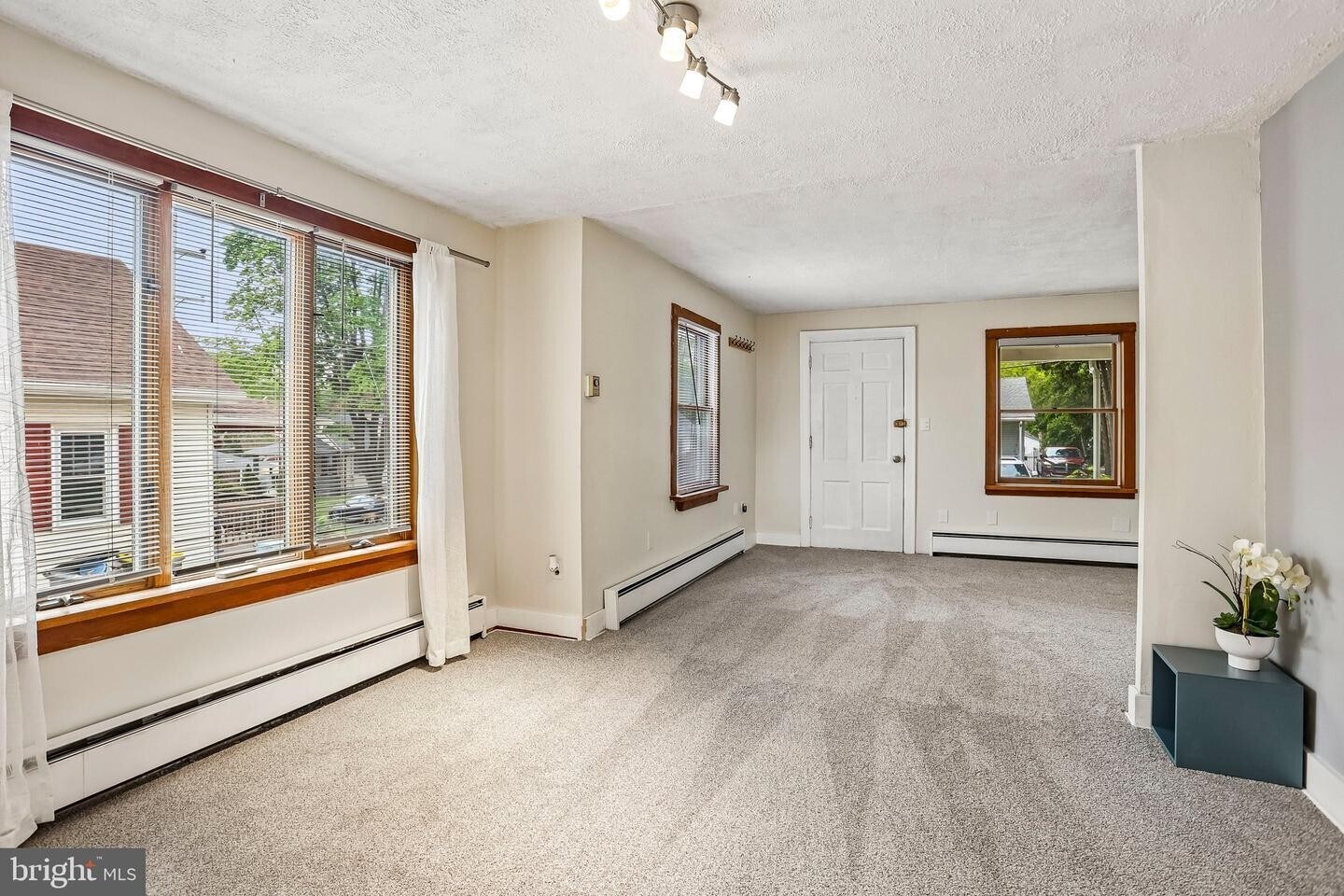 Building Photo - 325 Cottage Ave