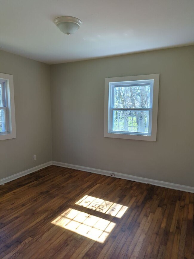 Building Photo - 172 Lynda Cir