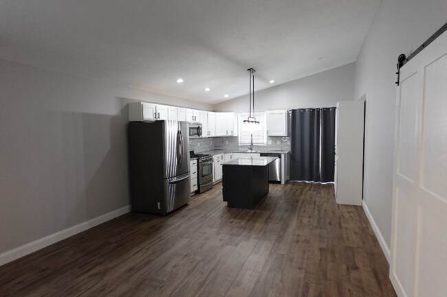 Building Photo - 2211 W Jubilee Ln