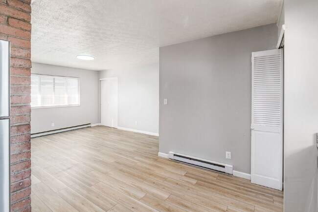 Building Photo - FREE 1 Month Rent! Renovated 2BR Near Children’s Hospital & German Village