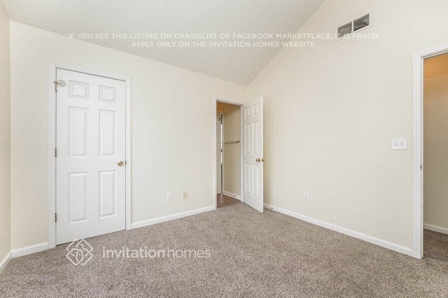 Building Photo - 1429 Fall River Dr