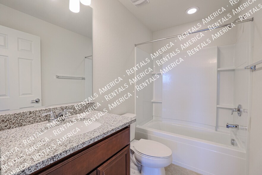 Building Photo - 5625 N 87th Dr