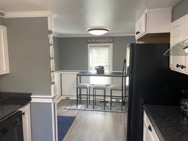 Building Photo - 120 Pearl St