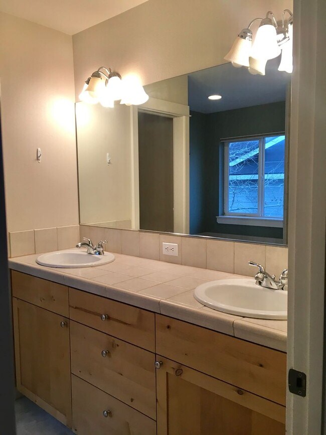 Building Photo - 1761