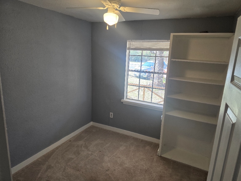 Building Photo - 666 FM356