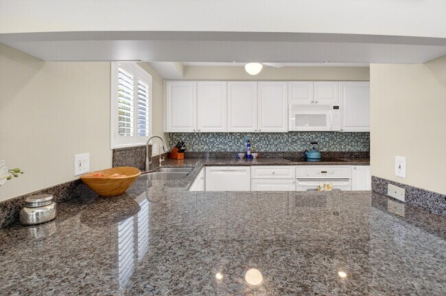 Building Photo - 75 Venetian Dr