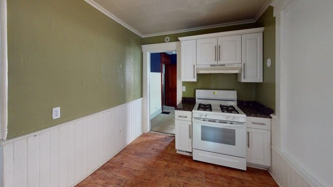 Kitchen - 815 Brown St