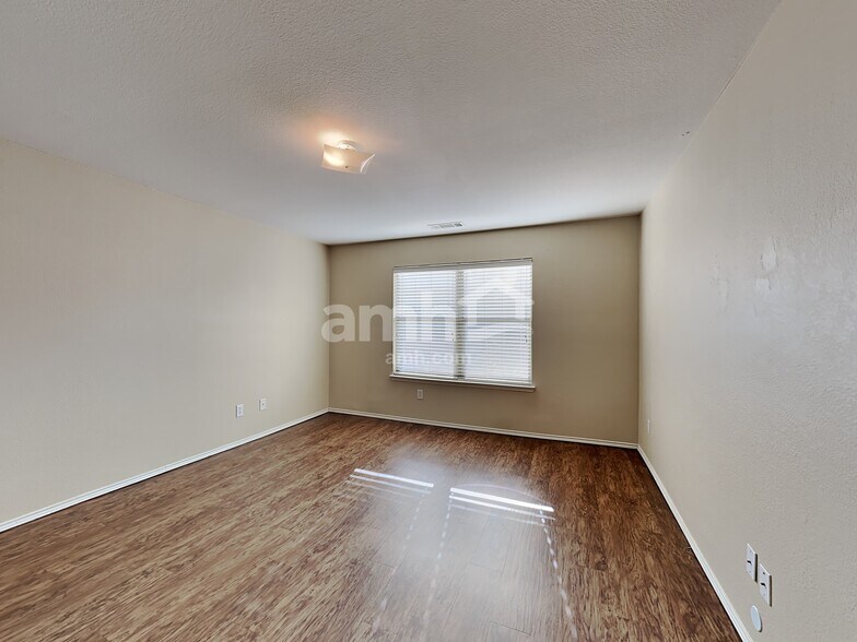 Building Photo - 7232 Lindentree Ln