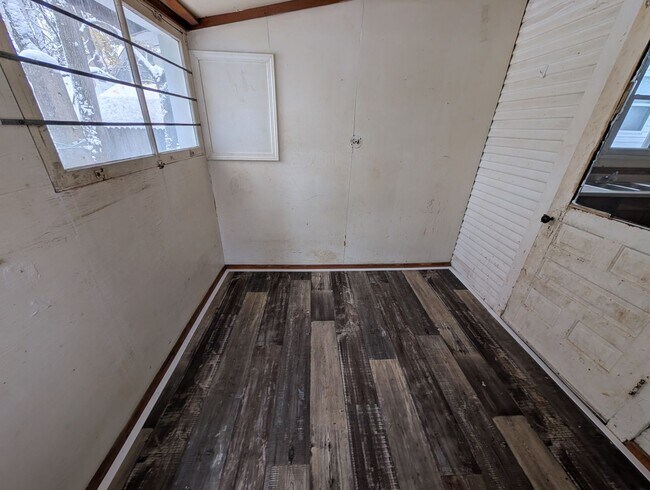 Building Photo - 516 10th St