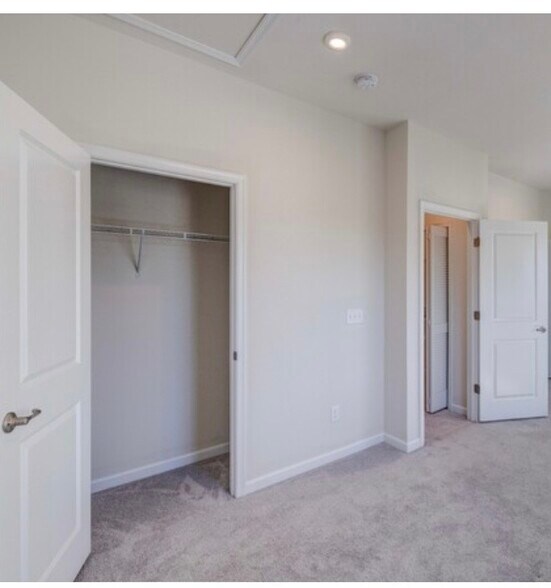 Building Photo - 4316 Summercrest Blvd