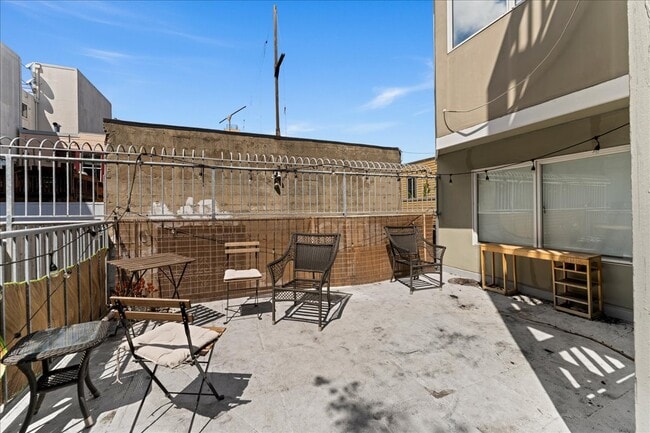 Building Photo - 108 Langton St