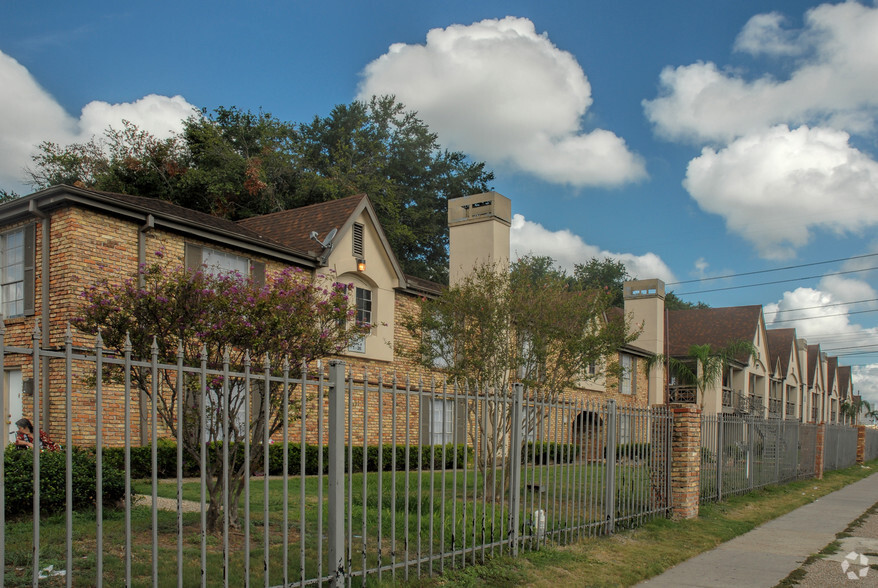 Building Photo - Sharon Park