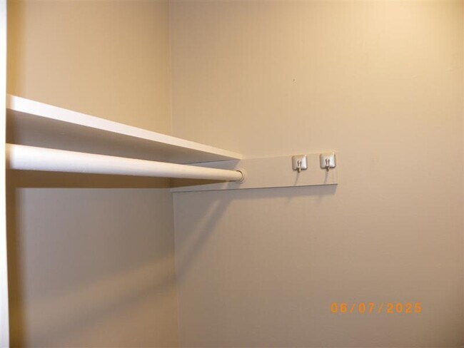 Building Photo - 929 N Willowick Dr