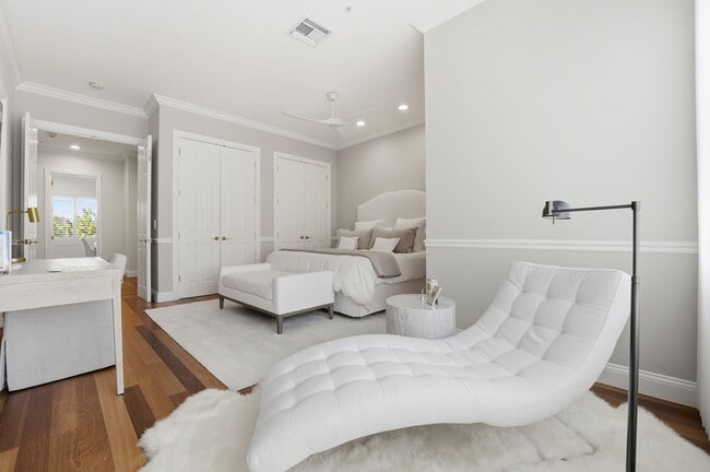 Building Photo - 921 Osceola Dr