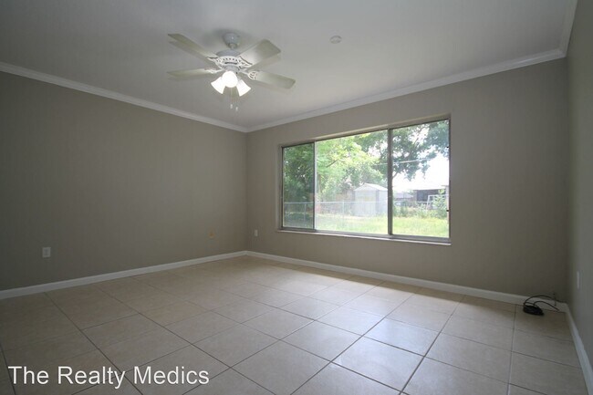 Building Photo - 3 br, 2 bath House - 1111 Tivoli Dr