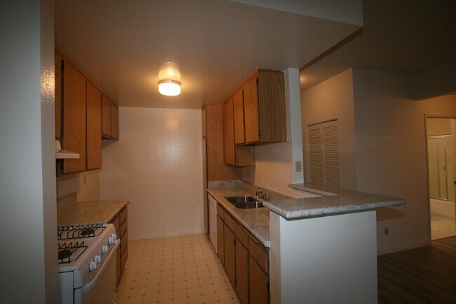 Building Photo - 3637 Clarington Ave