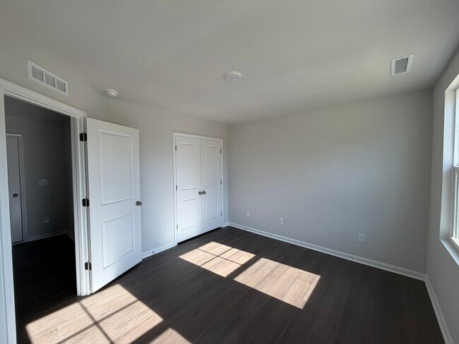 Building Photo - Carolina Springs