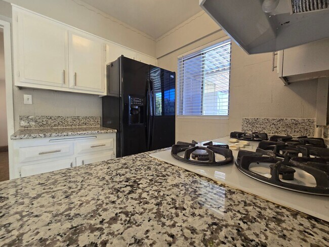 Building Photo - Lock in ($1850) off March 2026  if you move-in by Janaury 31st