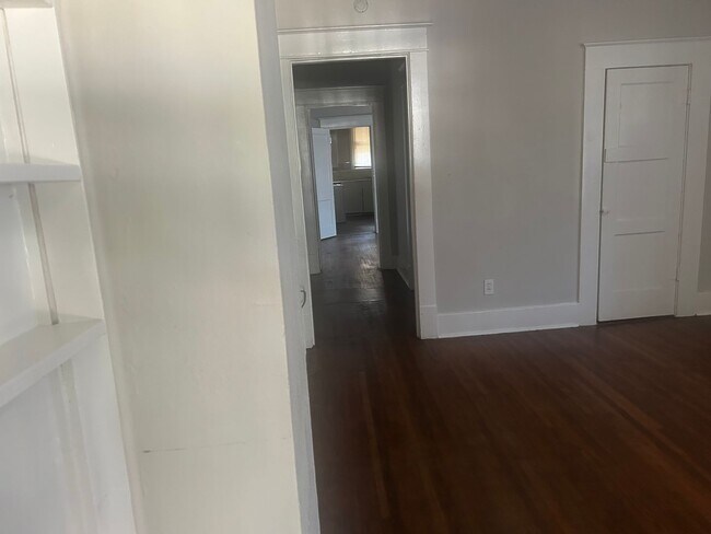 Building Photo - 2124 Maple St