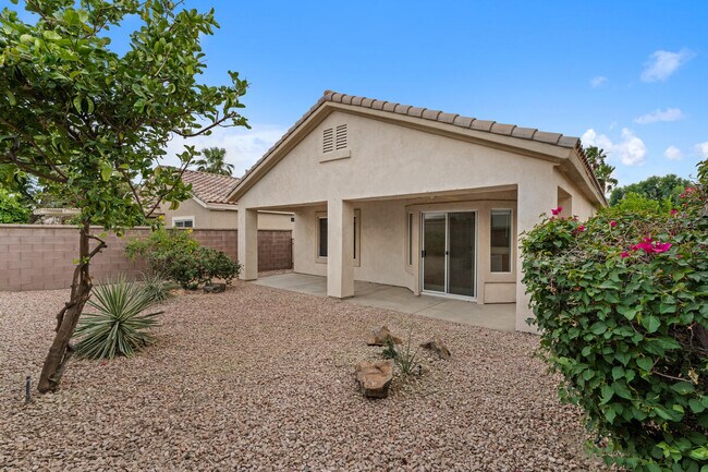 Building Photo - 78472 Glastonbury Way