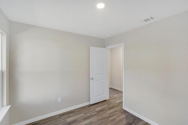 Building Photo - 209 W Avenue A